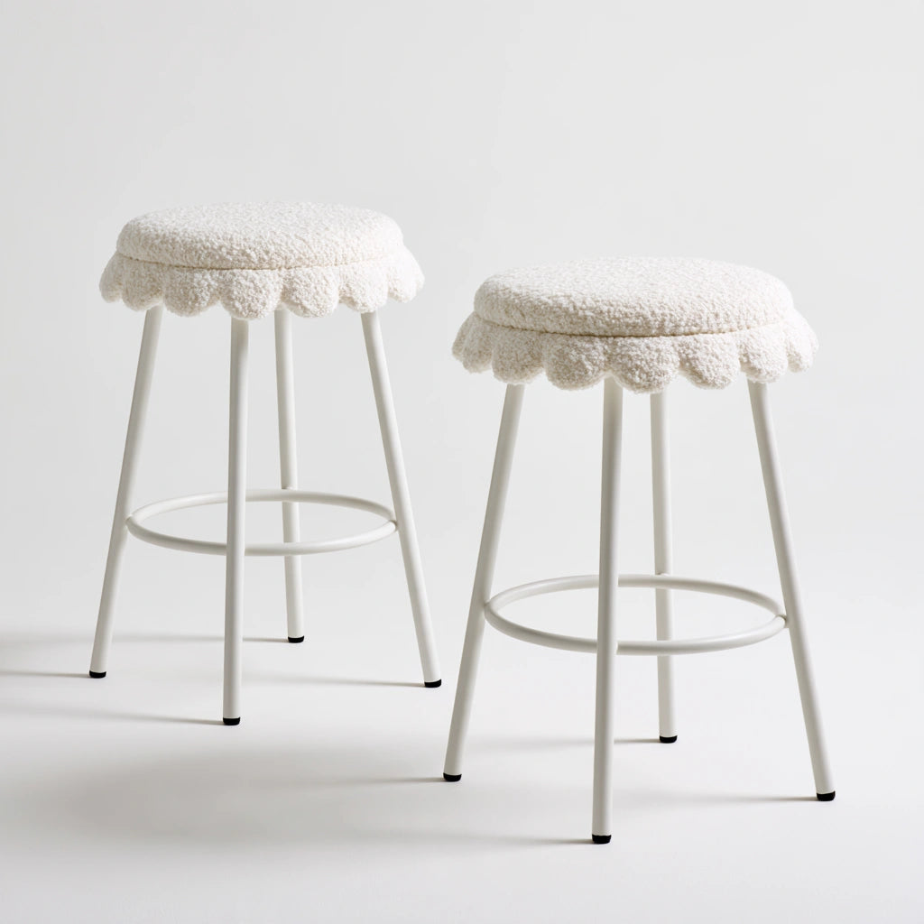 Ensemble de deux tabourets de bar aux lignes épurées, coloris gris