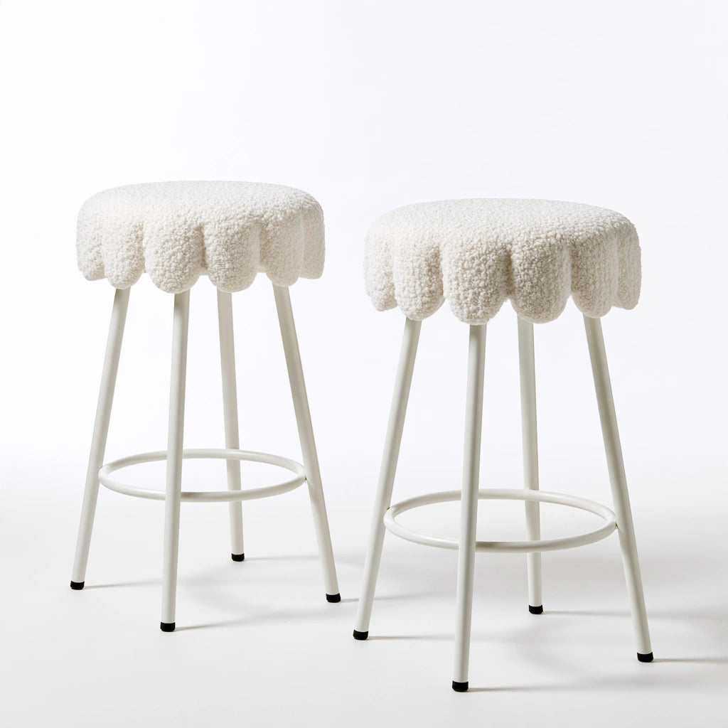 Ensemble de deux tabourets de bar aux lignes épurées, coloris gris